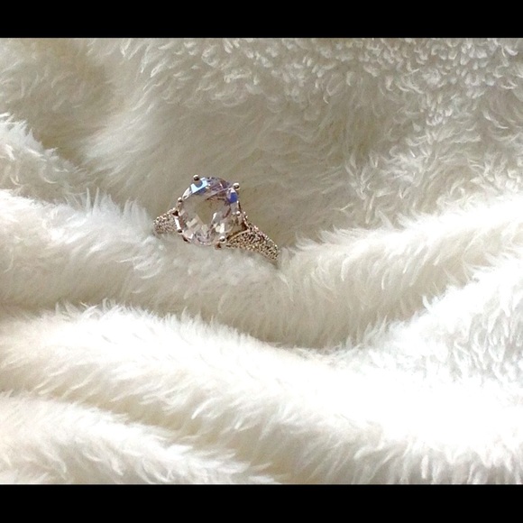 White Topaz and diamond ring - Picture 5 of 6